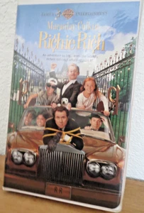 Richie Rich ~ 1994 VHS ~ Warner ~ Macaulay Culkin + John Larroquette ~Clamshell - Picture 1 of 3