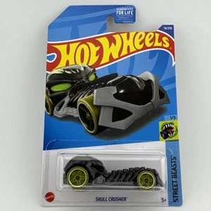 Hot Wheels - Skull Crusher - 14/250 - Street Beasts - 1/5 - 2022 - Picture 1 of 3