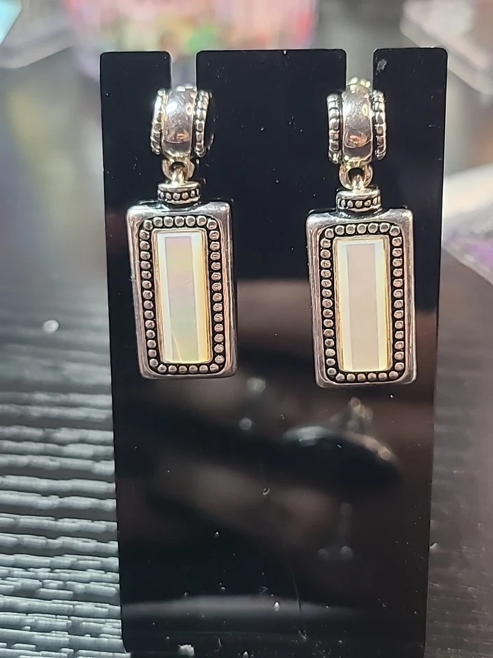 Pendientes Premier Designs Chapados en Plata Madreperla Cuelgan Perforados Oblongos  Foto 1 de 3