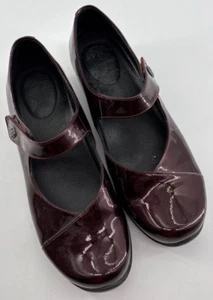 Scarpe Dansko Mary Janes opale vernice ciliegia nera taglia 41/US 10,5-11 - Foto 1 di 12