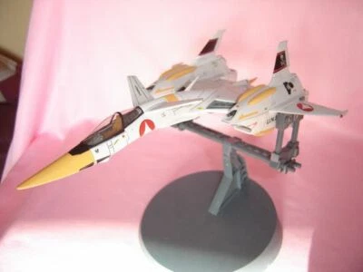 Macross Flash Back 2012 VF-4 Valkyrie RETPPU 1/72 Model Kit - ROBOTECH - Image 1 of 4
