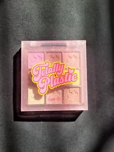 BH Cosmetics x Iggy Totally 2000's Pink Sunglasses 9 Color Shadow Palette NIB - Picture 1 of 5