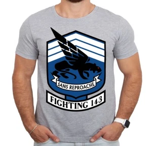 Camisa deportiva gris para adultos VFA-143 Pukin' Dogs - Imagen 1 de 1