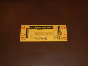1964 CELTICS AT LAKERS FULL TICKET WEST 36 PTS BAYLOR 20 PTS RUSSELL 17 PTS - Bild 1 von 2