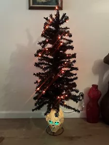 4' schwarzer Halloween Baum mit Totenkopf Basis leuchtende Augen orange Lichter - Bild 1 von 12