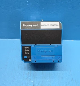 Honeywell RM7897A1002 Automatic Programming Control /w Wiring SubBase Q7800A - Picture 1 of 6