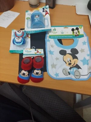 Mickey Mouse Baby Lot Socks, Bib  Pacifiers, Sippy Cup Foto 1 de 4