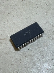 1x V4034 D 8-Bit Busregister – DIP24 – RFT DDR #AS-N06L - Bild 1 von 4