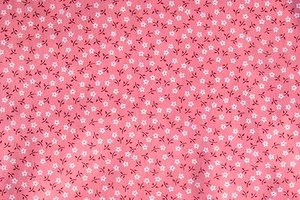 Dolls House Pink Cotton Material & Floral Motif 1:12 Scale Tumdee Accessory M40 - Imagen 1 de 1