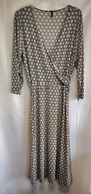 Vestido midi envolvente sintética suéter Fire Los Angeles XL estampado floral geométrico con cinturón  Foto 1 de 4