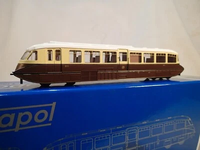 dapol 4D-011-000 Streamlined Railcar 11 in GWR Lined Choc & Cream Monogram - Image 1 of 4