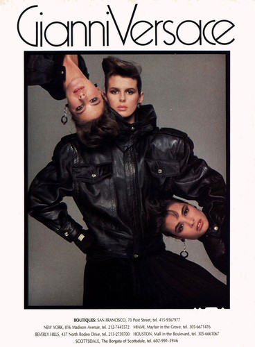 Gianni Versace 1984: cappotto di pelle stampa vintage pubblicità