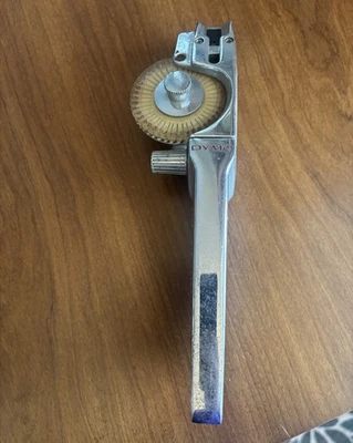 Fabricante de etiquetas Midgie Matic de metal cromado DYMO años 60 con rueda oficina vintage Foto 1 de 4