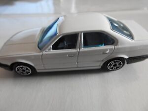 voiture miniature BMW 535 i  1/43   BURAGO