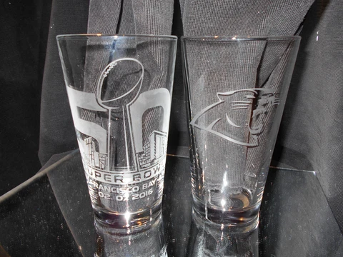 2016 SUPERBOWL 50 CAROLINA PANTHERS ETCHED LOGO 16 oz PINT GLASSES (2) NEW Cover