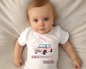 Baby Body mit lustigem Motiv mit Namen personalisierbar, Mini Pooper - Bild 1 von 6