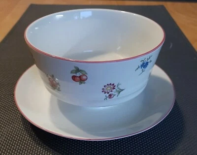 Mitterteich Sauciere Mit Boden Steublümmchen     weiß mit rosa Rand. - Bild 1 von 4