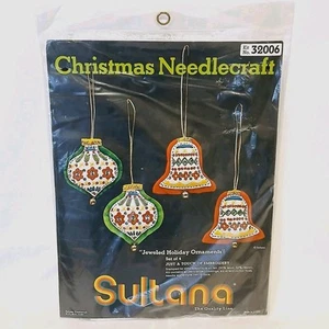 Juego de 4 adornos navideños vintage Saltana Needlecraft Kit Navidad con joyas - Imagen 1 de 4
