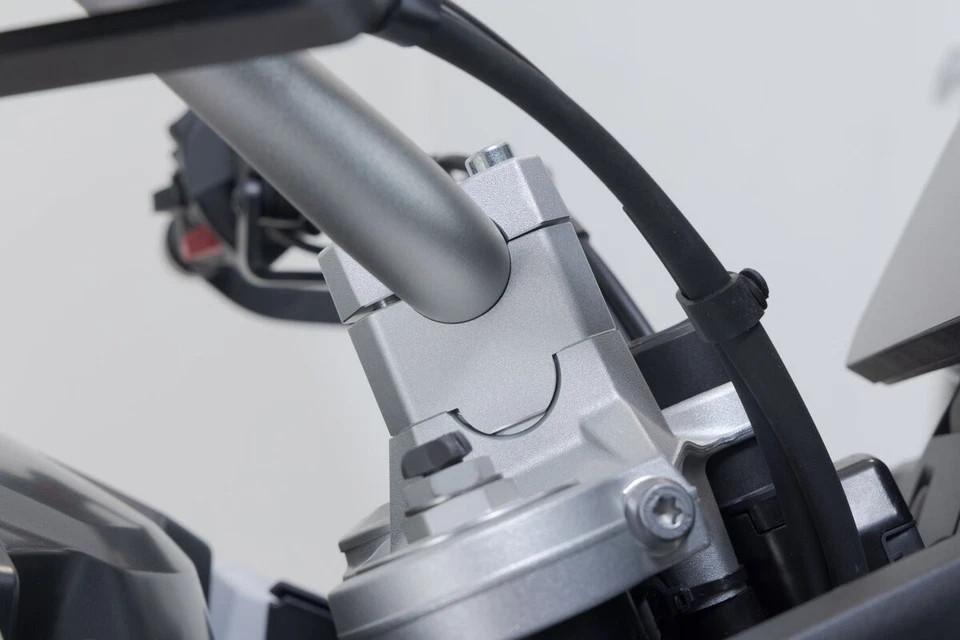 Lenkererhöhung H=30 mm. Silbern. BMW F 850 GS/Adv, F 900 GS. - Bild 1 von 1