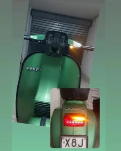 KIT LED FRECCE ANTERIORE E POSTERIORE VESPA 50 SPECIAL - Foto 1 di 9