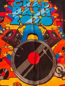 Neu mit Etikett Universal Studios Grad Bash 2020 doppelseitige Grafik T-Shirt Größe Small schwarz - Bild 1 von 9