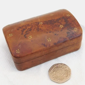 Leather stud box vintage with embossed pattern on lid G - Picture 1 of 4