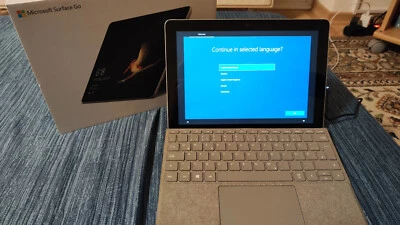 Microsoft Surface Go mit Signature Type Cover - Bild 1 von 4