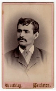 CARTA DE VISITA RETRATO DE GUAPO JOVEN VESTIDO WELL: LEWISTON, MAINE - Imagen 1 de 3