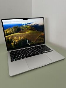 MacBook Air M2 16GB Ram 256GB Storage. Used in Perfect Condition