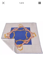 New Gucci Women's Square Silk Blue And Light Gray Interlocking GG Neck Scarf - Bild 1 von 6