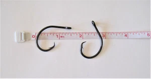 25 Mustad 39931NPBN Demon Perfect Circle Inline 2X Strong Black Fish Hooks 6/0 - Picture 1 of 1