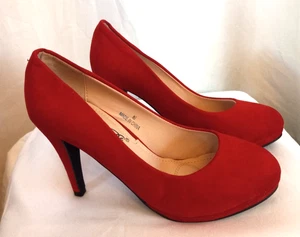 DbDk   Women’s Red Faux Suede 3 1/2'' Heels Size 8.5 New - Picture 1 of 4