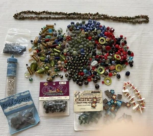 Lot Of Bead Loose Mixed Lot Glass Plastic Stone Vintage Modern 1.9 Lbs - Picture 1 of 8