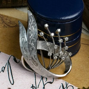 Pre-Owned Vintage 18ct White Gold Diamond Set Brooch 18ct gold For Her - Picture 1 of 2