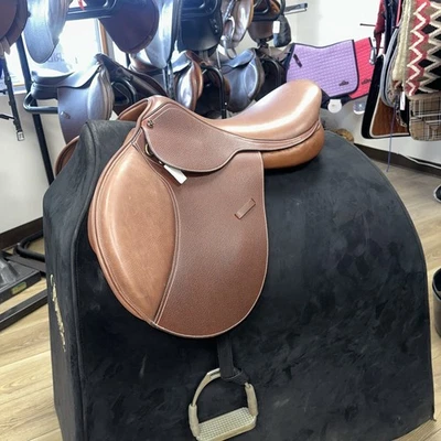 Sillín de salto Ovation Xch 17” con solapa delantera medio de competición Foto 1 de 4