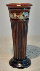 Vtg. 7" Ribbed Column Grape & Vine Design Ceramic Bud Vase Unmarked - Picture 1 of 11