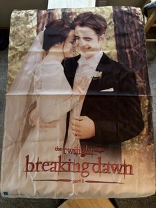 Twilight Saga Breaking Dawn Part 1 Fabric Silk Scarf Promo Banner 30x40 w/ Box - Picture 1 of 2