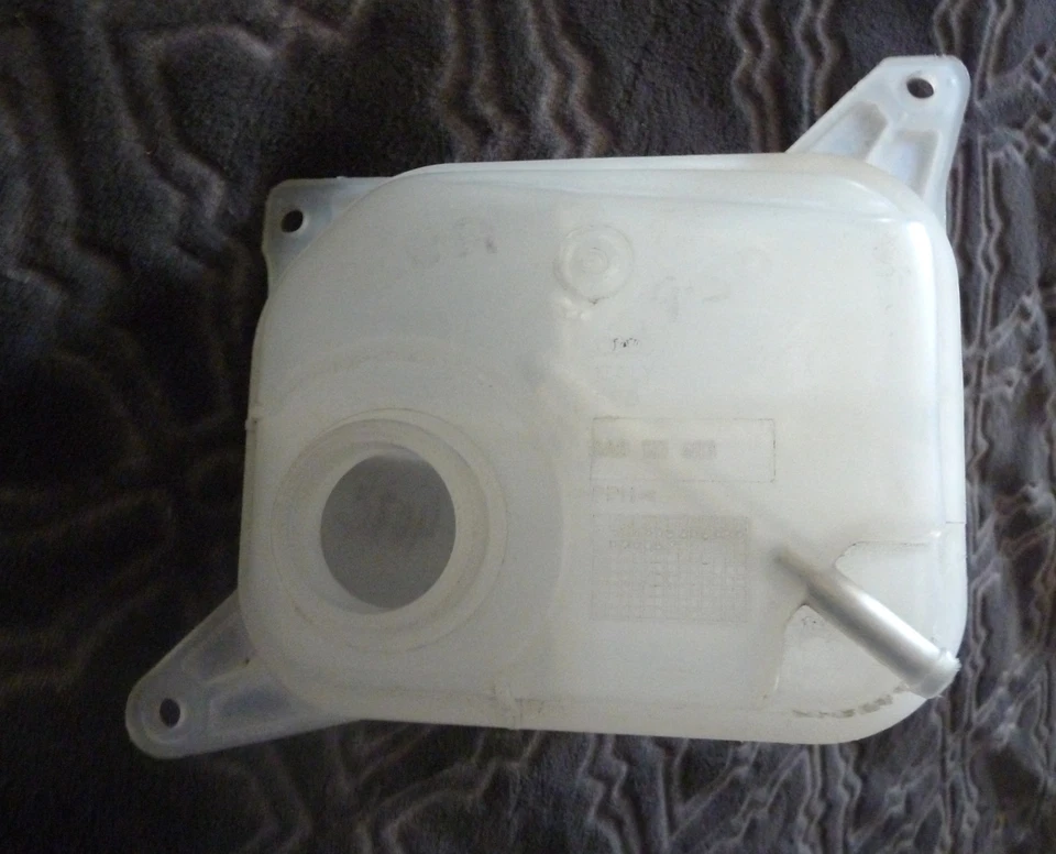 AUDI 90 93-95 / CABRIOLET 94-98 COOLANT RESERVOIR TANK 8A0121403C NEW - Image 1 of 1