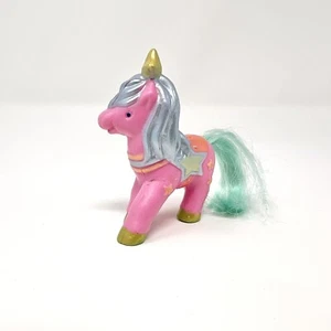 Vintage Tara Toy Karneval Karussell Pony rosa & blauer Schwanz Miniatur Figur 2" - Bild 1 von 5