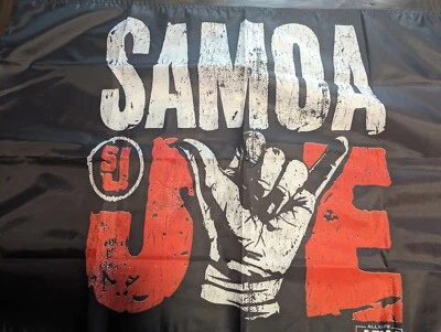 Samoa Joe All Elite Caja 36x24 Bandera/Banner Negro Profesional Lucha Camisetas AEW ROH Foto 1 de 4