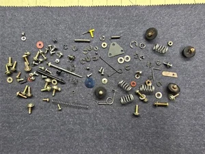 Piezas de tocadiscos BSR C129R2 - Lote mixto de tornillos, resortes, clips, pies, postes - Imagen 1 de 10
