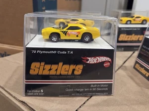 2006 HOT WHEELS SIZZLERS 1970 PLYMOUTH CUDA T/A YELLOW NIB - Picture 1 of 5