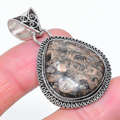 Ciondolo pietra preziosa a forma di pera Turritella fatto a mano gioielli vin... - Immagine 1 di 4