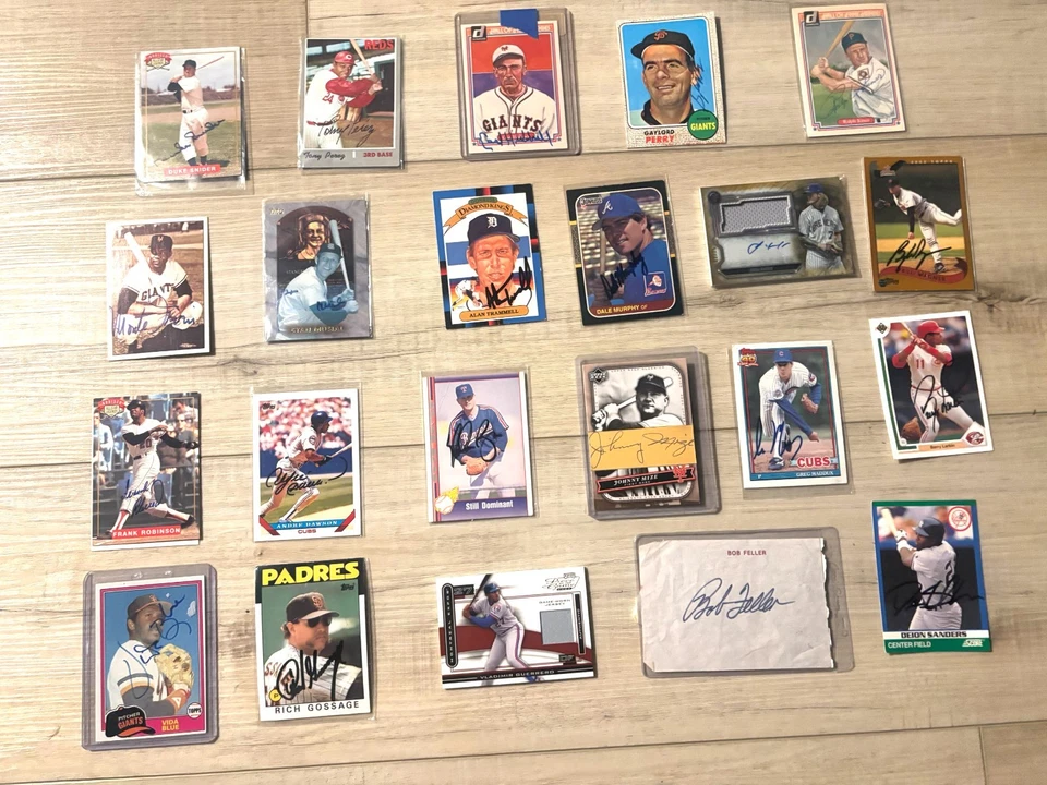 MLB Lote De 22 Tarjetas Autografiadas Usadas En Juegos Memorabilia Legends, HOFers Foto 1 de 1