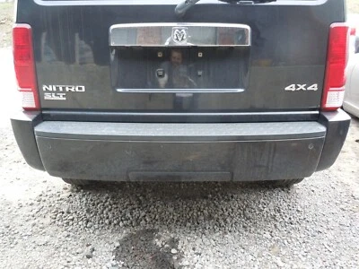 Cubierta de parachoques trasero Dodge Nitro 2008-2011 con asistencia de estacionamiento OEM PXR Foto 1 de 3