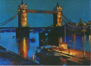 Tower Bridge di notte--Londra, Inghilterra--Foto a colori lucida 5x7 - Foto 1 di 1