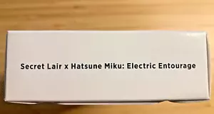 MTG Secret Lair: GIAPPONESE Hatsune Miku Entourage Elettrico REGOLARE - Sigillato - Foto 1 di 4