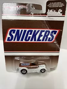 HOT WHEELS SNICKERS CANDY BAR ANGLIA PANEL TRUCK 1:64 2013 NEW - Picture 1 of 16