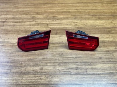 Luz trasera interior izquierda y derecha BMW 320i F30 2012-2015 7371111/7371112 OEM Foto 1 de 4