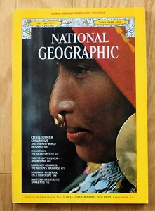 National Geographic noviembre 1975; Colón; barrio chino; Hunza; Rumania; serpientes - Imagen 1 de 20